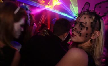 Nëse e dashura juaj feston këtë festë në tetor, ekziston shansi i madh që do t’ju tradhtojë