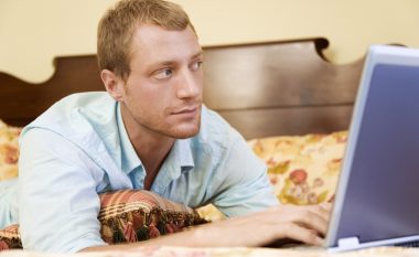 Ata që shikojnë porno-filma më shumë se një herë në javë, ndryshojnë në aspektin e religjionit