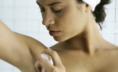 Nëse qitni deodorans para ushtrimeve bëni gabim të madh, i cili mund t’ju kushtojë shumë