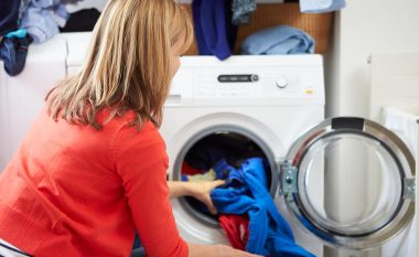 Shpëtoni trikot të cilat janë zvogëluar gjatë larjes: Mos u dëshpëroni, ekziston zgjidhja!