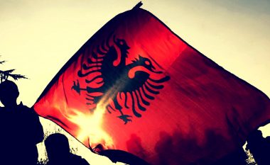 Gravura e rrallë e vitit 1578, me flamurin shqiptar në të