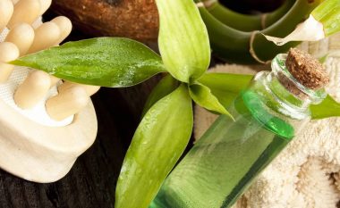 Vaji i pemës së çajit është produkti më i rëndësishëm që ju nevojitet në rutinën e bukurisë