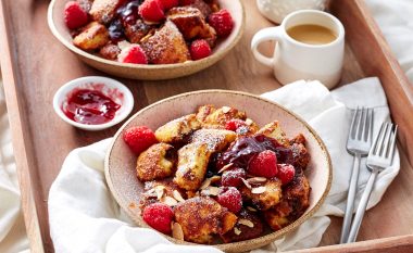 “Kaiserschmarrn”: Ëmbëlsirë e njohur austriake më e shijshme se krepat e zakonshëm!