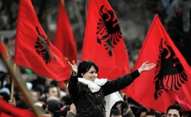 Historia e shqiponjës dykrenëshe, flamurit kuqezi dhe himnit shqiptar
