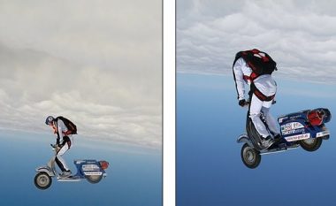 Hidhet me parashutë nga 4 mijë metra lartësi, “vozit” motoçikletën në ajër (Video)