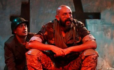 “Dogfall” dhe fuqia e teatrit kundër luftës e urrejtjes