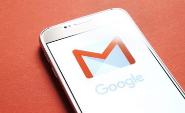 Gmail tani mundëson bashkangjitjen e e-maileve si shtojcë, njejtë sikurse dokumentet