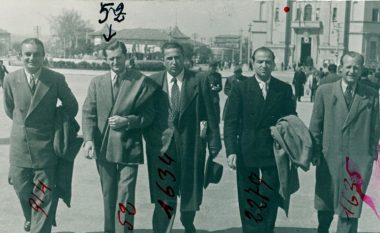 Fati tragjik i intelektualëve të një fotoje