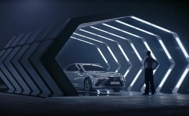 Lexus ES 2019 shfaqet në reklamë duke u ‘vozitur nga intuita’ (Video)