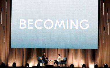 “Becoming”, në garë si libri më i suksesshëm në histori
