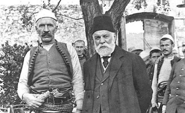 Dy heronjtë e flamurit drejt Vlorës, përmes Myzeqesë…