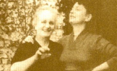 “Ëndrra Ganimet”: Më e bukura e Tiranës që me nënën vari veten në internim