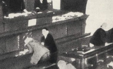 Viti 1928: Poshtë Republika, rroftë Mbretëria!