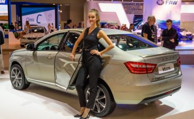 Lada “tërheq” 41 mijë vetura të tipit Vesta, shkak goma rezervë