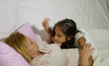 “Mami e keqe!… Pse unë duhet të fle”?