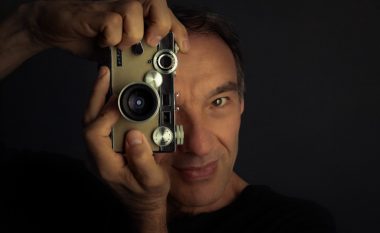 Kur fotografia dhe arkitektura botërore përpjeken në dorën e syrin e Ilir Rizajt
