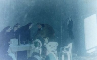 Ekspozita “N’jerm” e Lek Gjeloshit dhe besimi i njerëzve para viteve 1990