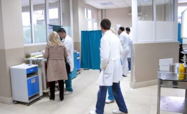 Shoqata e të Drejtave të Pacientëve tregon pse nuk duhet rritur pagat mjekëve