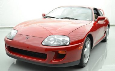 Toyota Supra e prodhuar në vitin 1994, shitet 120 mijë dollarë (Foto)