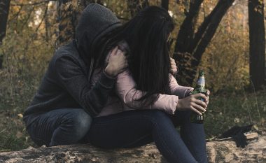 Përse njerëzit largohen nga personi të cilin e dashurojnë?