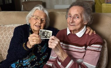 U ndanë në fëmijëri, fati i ribashkon pas 70 vitesh (Foto)