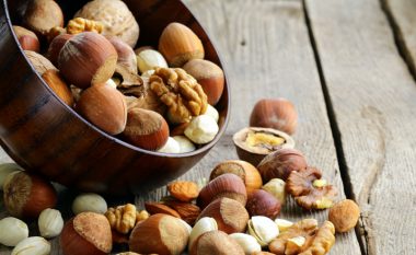 Shkencëtarët kanë zbuluar: Frutat arrore zvogëlojnë rrezikun nga sëmundjet e zemrës te diabetikët!