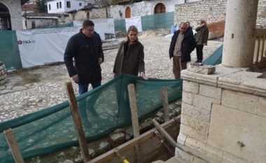 Restaurime në Xhaminë Mbret dhe Teqenë Helvetive