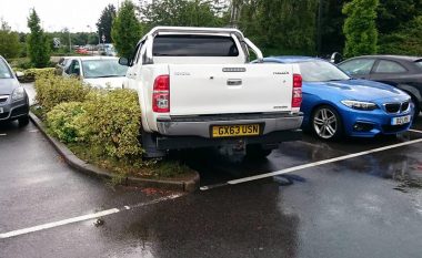 Shoferët e ngathtë me aftësitë më të dobëta për të parkuar (Foto)
