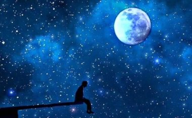 Rastësitë e pabesueshme historike: Shkak i sinkronizmit astronomik apo probabilitetit matematikor?