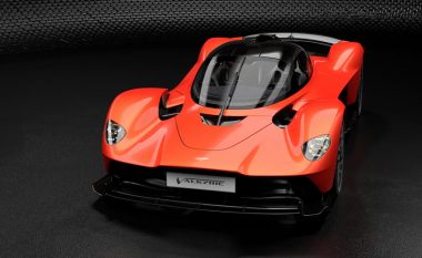 Aston Martin tregon kuaj fuqitë që do t’i ketë hibridi i ri Valkyrie (Foto)