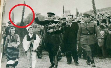 Mehmet Shehu “i zhdukur”, nga fotoja me Enver Hoxhën
