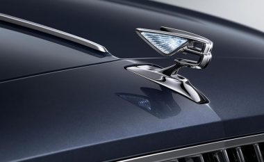Bentley shfaqë vetëm një pjesë të Flying Spur të ri (Video)