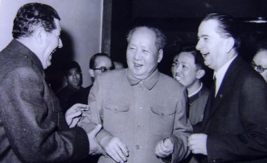 Mao pyet udhëheqësit shqiptarë për shkollimin e lartë, të gjithë ishin me shkolla fillore e të mesme