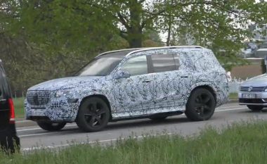 Mercedes-Maybach i ri u kap duke u testuar në rrugë (Video)