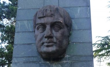 UNË NUK SHKRUAJ POEZI