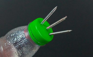 (Video) Kurrë më nuk do ta hidhni shishen e plastikës: Kështu do ta përdorni në amvisëri (56 mënyra)