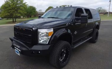 Ford Excursion rikthehet për një shëtitje të re (Video)