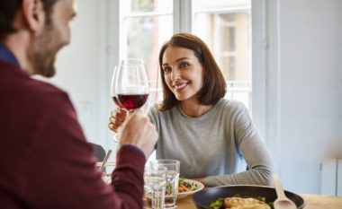 A preferoni verën e kuqe apo të bardhë? Kjo tregon shumë për personalitetin tuaj