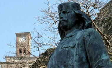 Odhise Paskali dhe monumenti i Çerçiz Topullit, në Gjirokastrën e vitit 1934