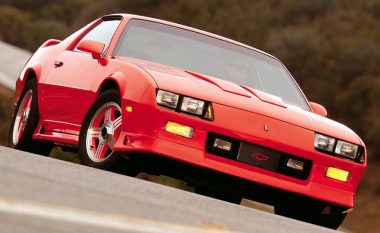 Zjarri dëmtoi dhjetëra Camaro dhe Corvette të vjetër, që do bëheshin pjesë e një filmi (Video)