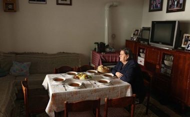 Një grua e jashtëzakonshme që sfidon mynxyrën