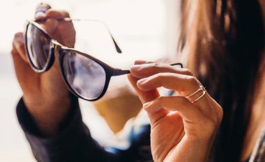 Syzet për diell kanë afatin e qëndrueshmërisë: Koha kur do të duhej t’i zëvendësoni, sepse mund t’jua rrezikojnë seriozisht shëndetin
