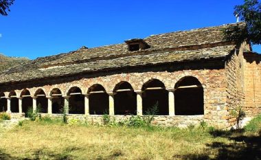 Planifikohet restaurimi i Kishës së Shën Mëhillit në Vithkuq