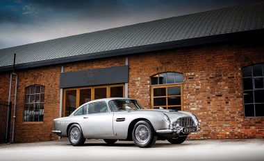 Aston Martin i modifikuar që u përdor në filma nga agjenti 007, pritet të shitet në ankand për pesë milionë funte (Foto)