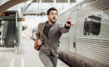 Të gjithë optimistët e kanë një gjë të përbashkët – gjithmonë vonohen!
