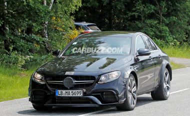 Mercedes po e teston një model të ri të maskuar si E-Class (Foto)