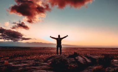 Thënie inspiruese për t’ju ndihmuar t’i tejkaloni të gjitha sfidat e jetës