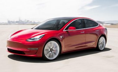 Makinat Tesla së shpejti do të kenë YouTube dhe Netflix
