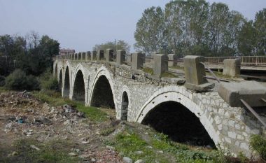 Nis revitalizimi i dy urave në Gjakovë