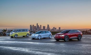 Volkswagen instalon pika për mbushjen e makinave elektrike nëpër qendra tregtare (Foto)